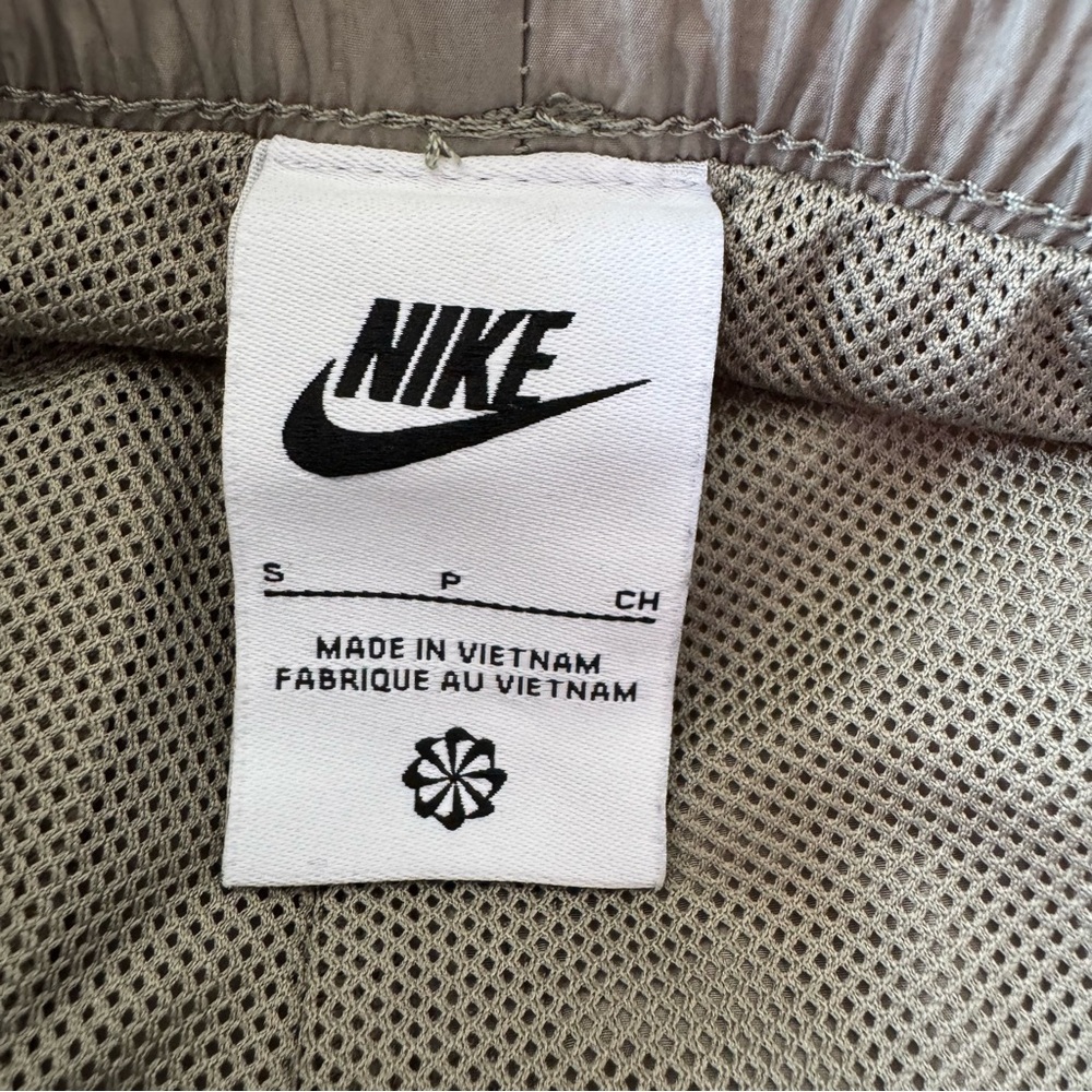 Nike Women’s Nike windrunner trackpant trousers in khaki taupe Size Small - Picture 14 of 15
